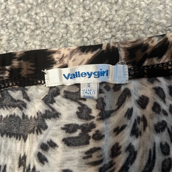 Leopard print halter top by Australian brand size s 🐆 - Picture 10 of 10